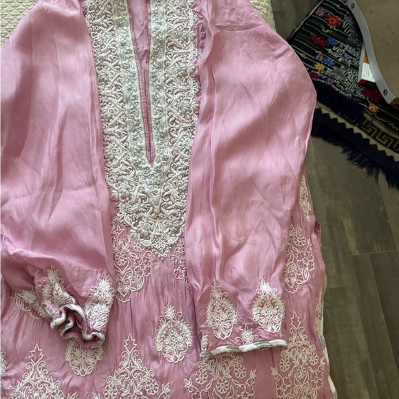 Bundle of 3 kurti tops medium Floral Embroidered Gray Kurta, blue and pink - Picture 6 of 8